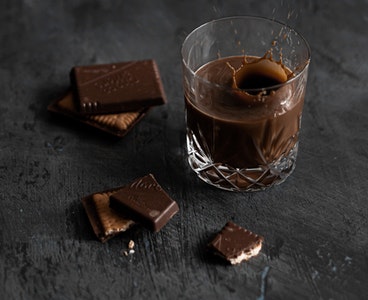 Darçınlı isti şokolad