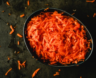 Qatıqlı kök salatı