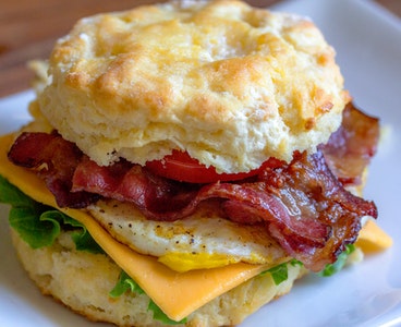 Çedder pendiri ilə lazanya