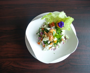 Göbələkli yay salatı