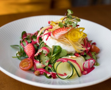 Toyuq və ananasla salat resepti