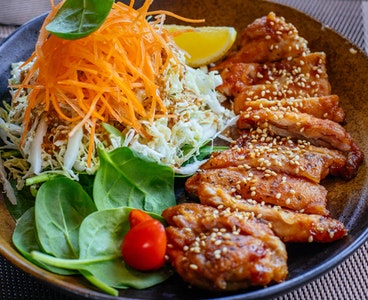 Qara gavalı ilə TOYUQ